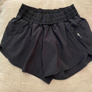 Lululemon tracker shorts size 4